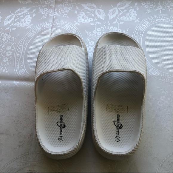 Comfort Trendz Women’s Size 10 White Slip-On Rubber Flip-Flops Shoes Open-Toe - Picture 16 of 16